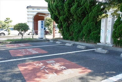 电动汽车充电器