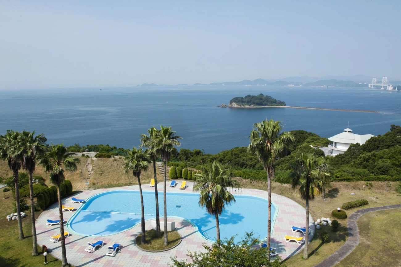 屋外プール｜グランドメルキュール淡路島リゾート＆スパ