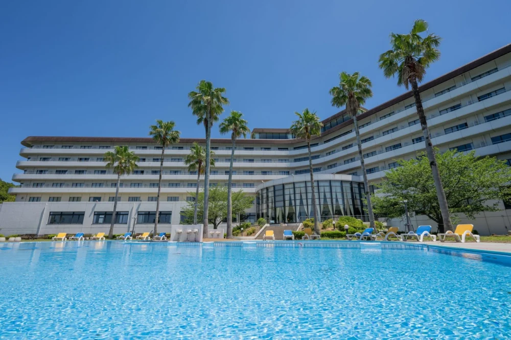 屋外プール｜グランドメルキュール淡路島リゾート＆スパ